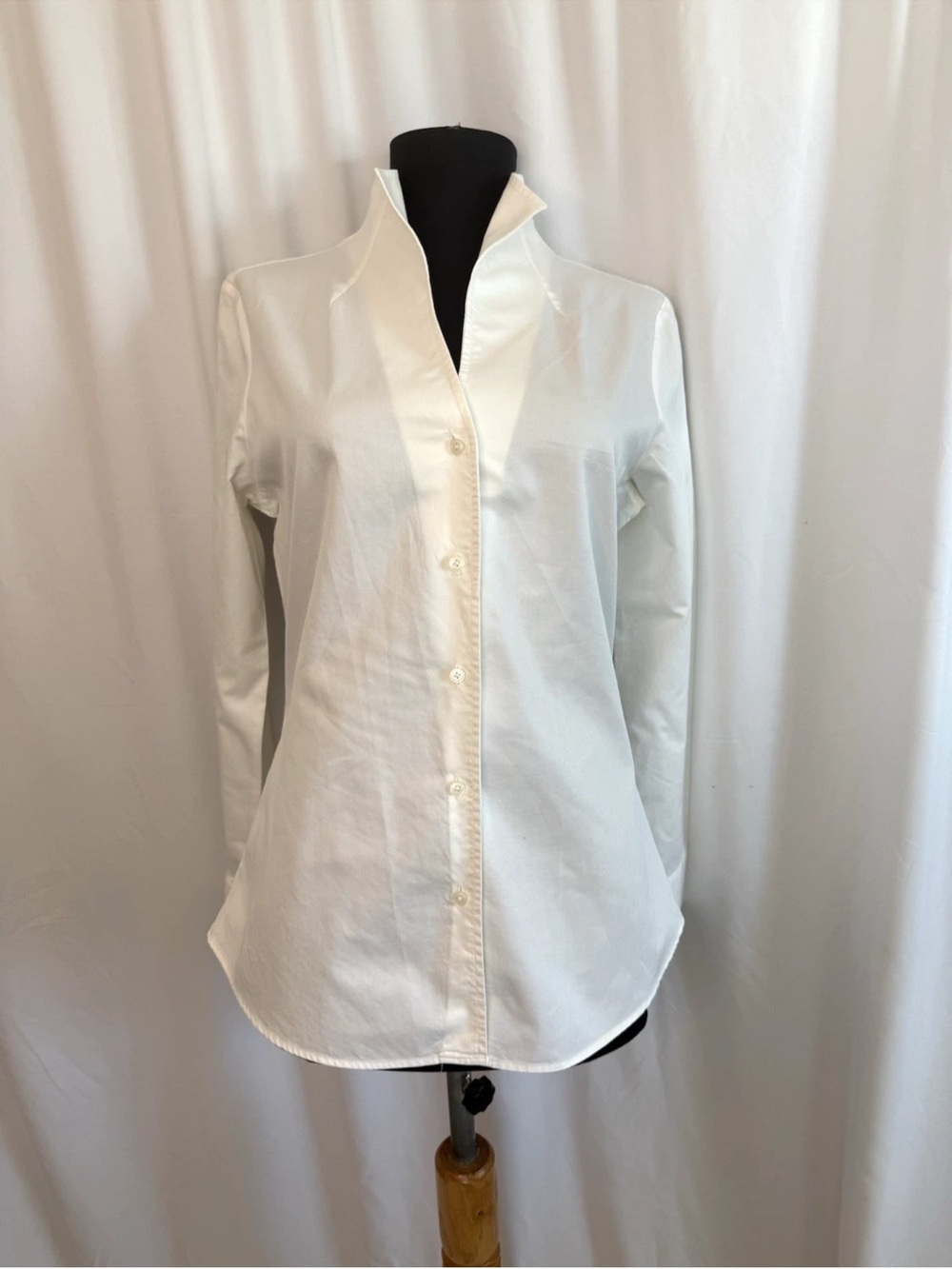 Holt Renfrew Classic Crisp White Shirt - size 6 Small